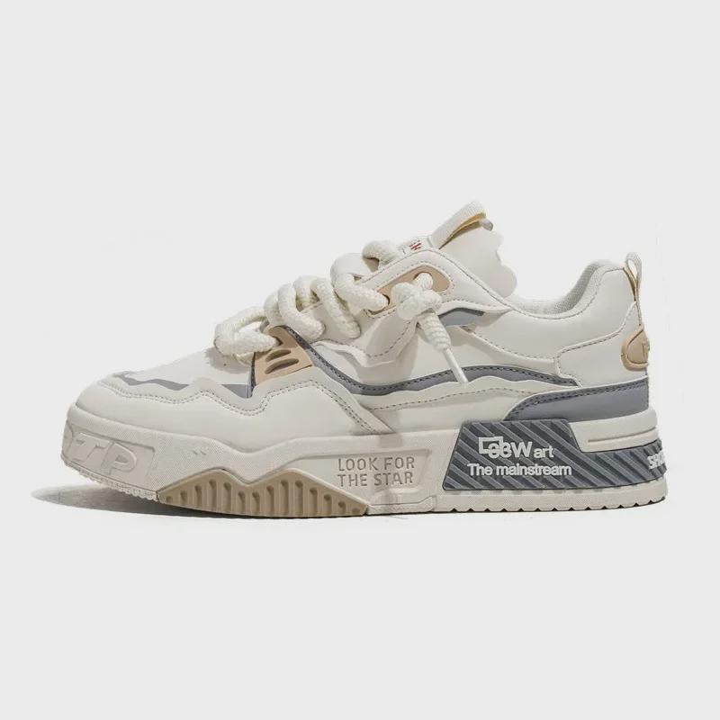 Herren Trendige Weiß Sommer-Sneakers mit dicker Sohle: Stilvolle, höhenverstärkende, von Retro inspirierte Freizeit- und Sportschuhe für Studenten.