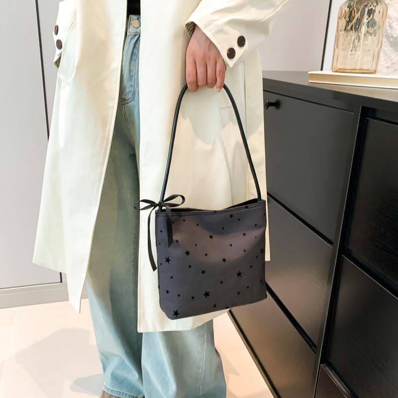 Trendy Large Capacity Bucket Bag With Bowknot And Polka Dot Print For Fashionable Commuters