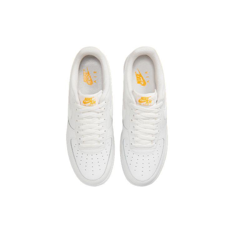 Nike Air Force 1 07 Weiß University Gold Gum Herren Sneaker Gummi-Hellbraun DZ4512-100