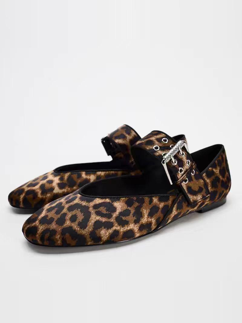 

Туфли на плоской подошве в стиле ретро-балетки TRAF, модные туфли с круглым носком и неглубоким воротом, повседневные туфли на ремне с пряжкой на осень 2024 г. 40