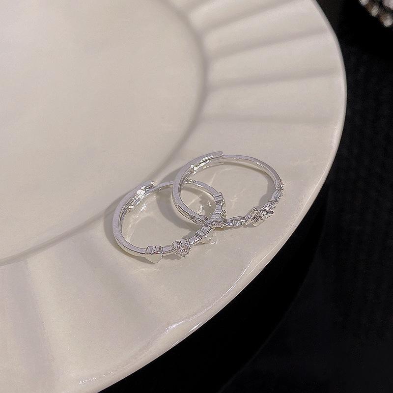 Bague élégante en zircon argenté pour femmes - Design ouvert, polyvalente et stylée