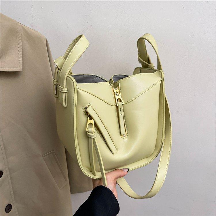 2025 autumn and winter new fashion high sense casual simple trendy women's bag texture niche versatile messenger bag handbag