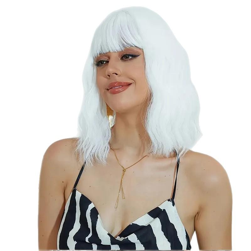 Silberweiß Kurze Rolle Synthetische Perücke Lolita Kann abgeschrägt Mittelscheitel Modische Wasserwelle Lockige Perücke Damenperücke