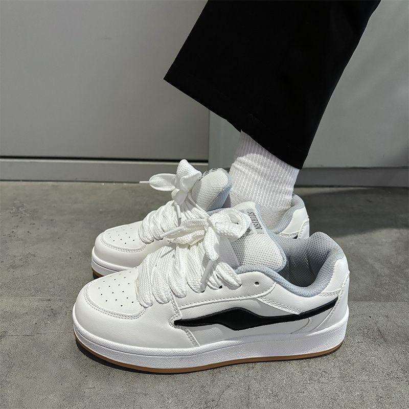 Korean version of student leisure niche design sense board shoes tide 2025 new Harajuku port style flat bottom street shooting sports shoes women
