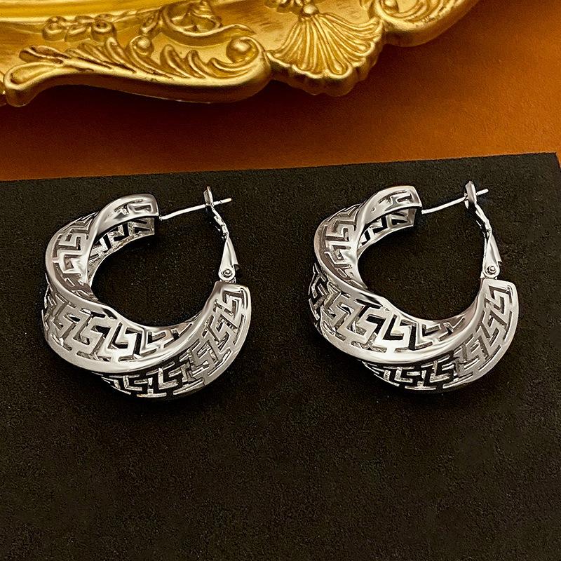 

Металлические круглые серьги высокого класса, женские нишевые дизайнерские серьги, серьги в стиле легкой роскоши, серьги с темпераментом холодного ветра