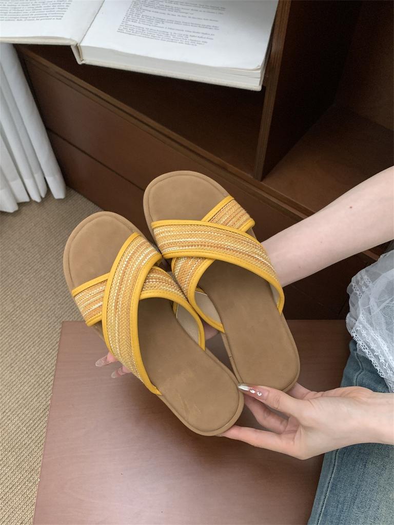 Flat Bottom Niche Cross with Cool Slippers Women's Outerwear 2025 New Summer Versatile Soft Sole with Skirt Beach Sandals