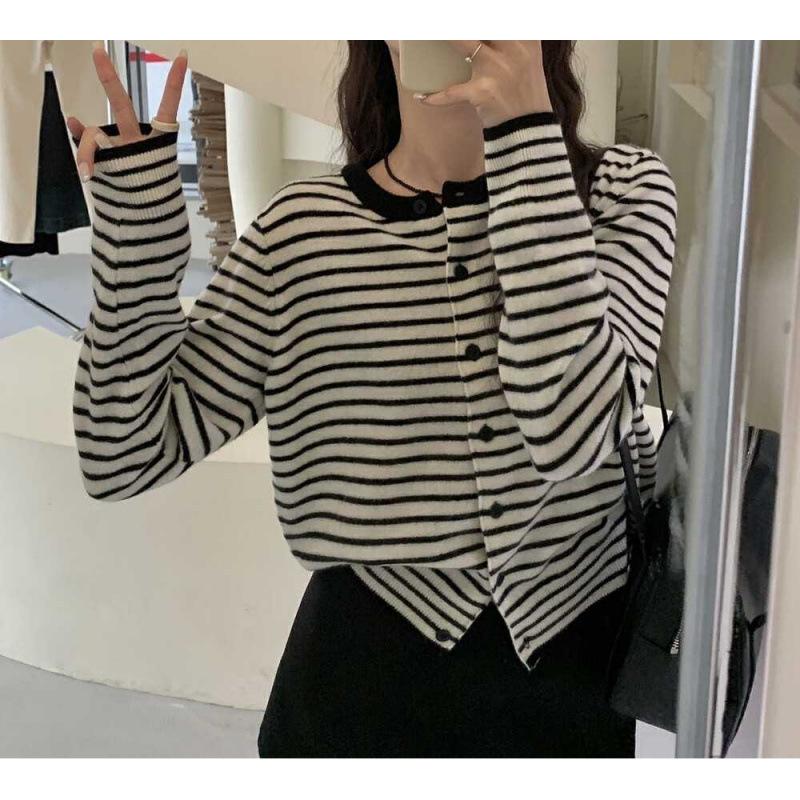 

Полосатый вязаный кардиган весенне-осенняя темпераментная куртка новая базовая спереди на плечах длинный рукав женский свитер One size