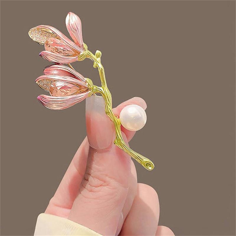 Lyxiga Temperament Liljeblommor Broscher För Kvinnor Flickor Vintage Emaljpins Mångsidiga Glänsande Corsage Kläder Accessoarer Gåvor