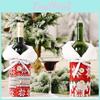 Elegant stickad snöflinga flaskvärmare för julklappar med vin och champagne