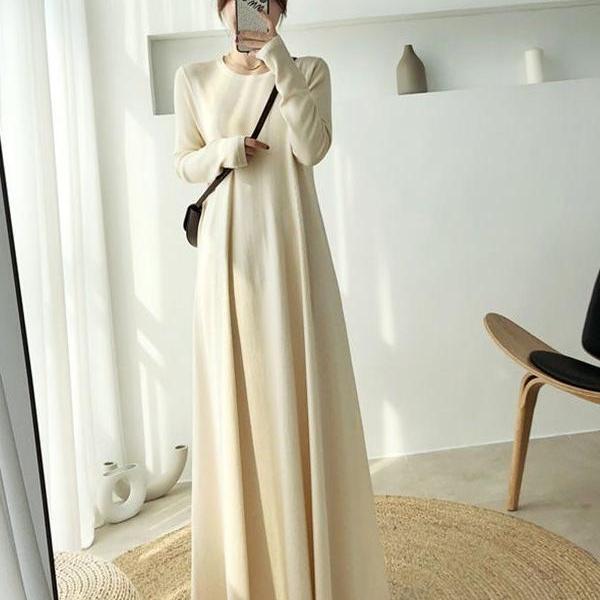 Versatile Solid Color Long-Sleeved Dress - Autumn/Winter Loose Fit with a Design Focus
