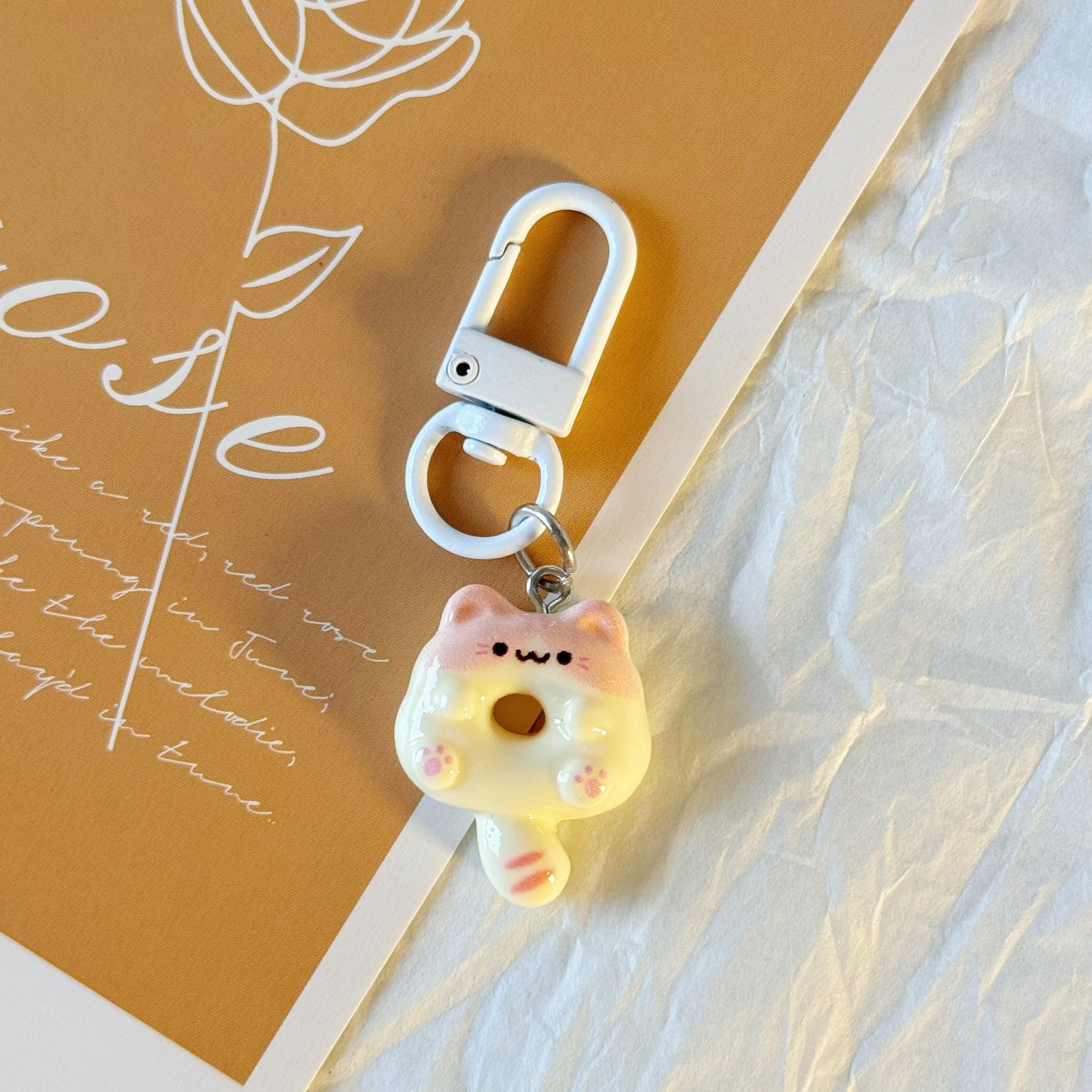Cute Donut Cat Keychain Phone Charm Strap Cartoon Animal Pendant for Student Backpacks Simple Bag Charm Gift Resin