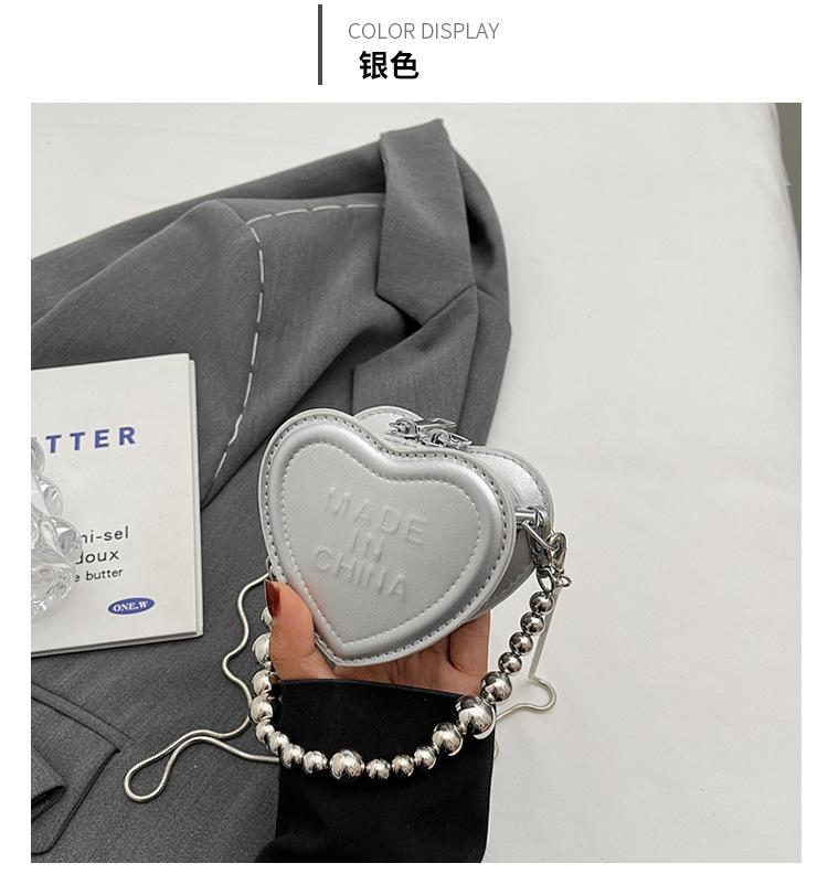 

Летняя серебристая женская текстурная мини-сумка-мессенджер Love 2024 года, высококачественная нишевая маленькая сумка, женская новая модель серебряный