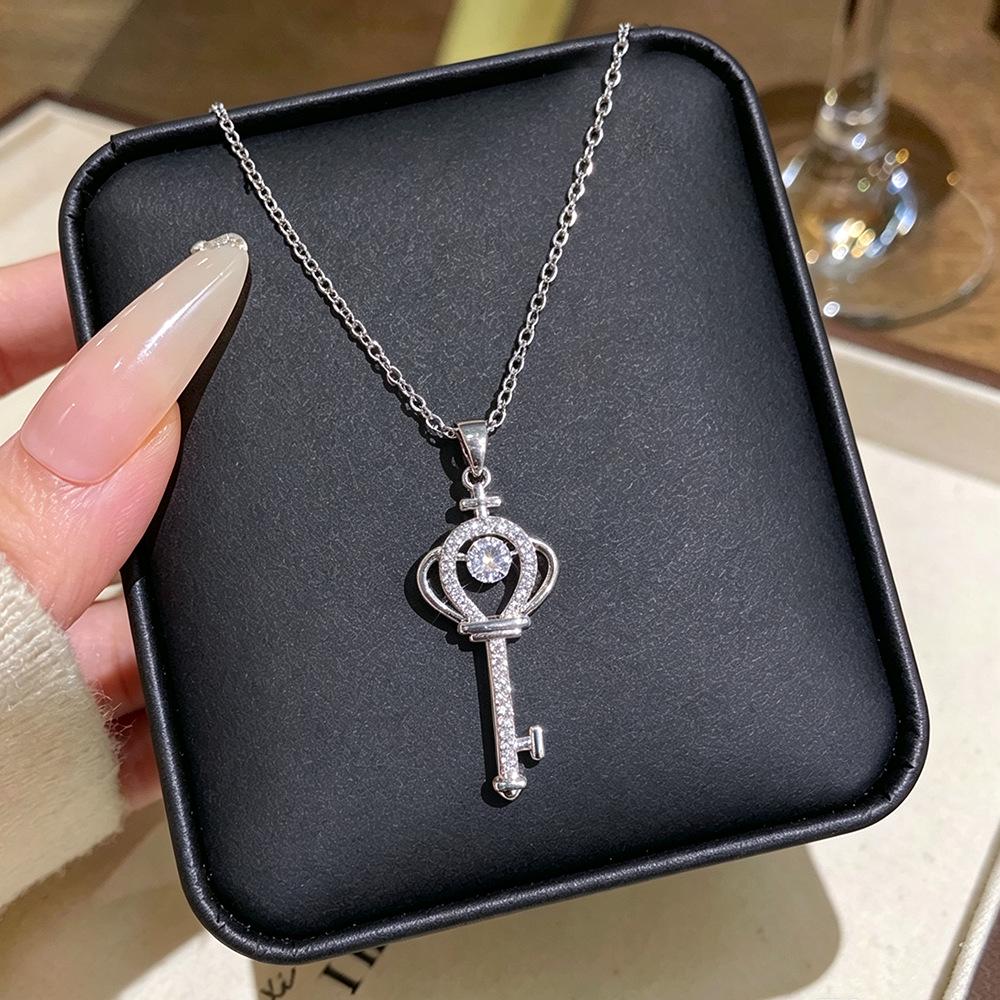 European Romantic Key Necklace: Micro-Paved Diamond Design, Light Luxury Clavicle Chain - Perfect Qixi Festival Gift
