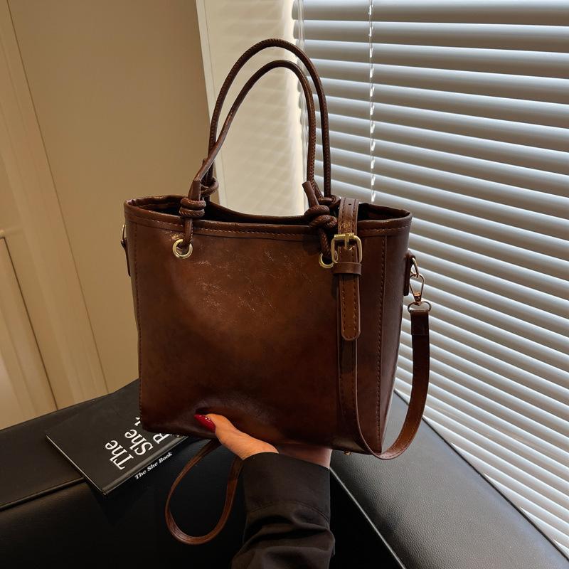 Premium Retro Handbag Women's 2025 Popular Messenger Bucket Bag Textured Commuter Shoulder Bag