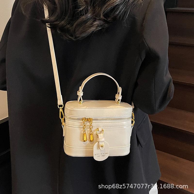 Fashion super hot small bag women 2025 new high-end versatile messenger bag spring and summer fashion portable box bag