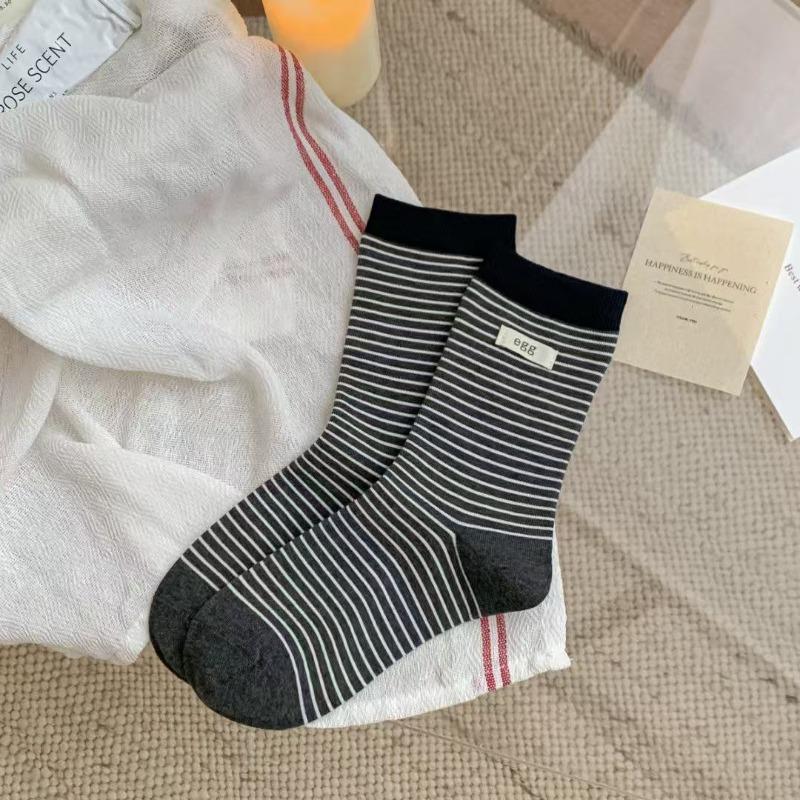

Autumn and Winter Socks, Women s Mid-calf Socks, Striped Letter Cloth Label Women s Socks, Trendy, Casual and Simple Cotton Socks 1 pair темно-сірий