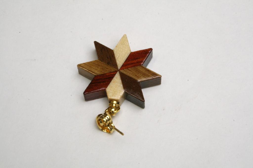 Parquet earrings F by Hakone Maruyama Bussan