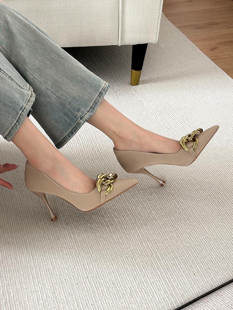 

Новые женские туфли на тонком высоком каблуке с металлической пряжкой и острым носком для вечеринок 2024 года, элегантные женские туфли из лакированной кожи для свадебной вечеринки 35