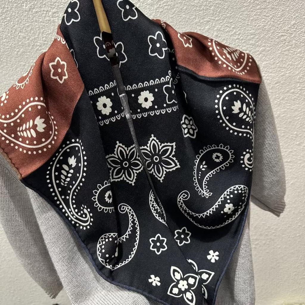 Double-Sided Silk Wool Scarf Women'S Autumn And Winter Silk Wool 70 Square Scarf Warm Dual-Purpose Women'S Versatile Temperament Air Conditioner Neck