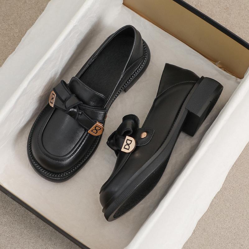 

Женские бархатные мокасины в британском стиле 2025 года — натуральная кожа, черные, размеры 41-43, осенняя обувь на плоской подошве 35