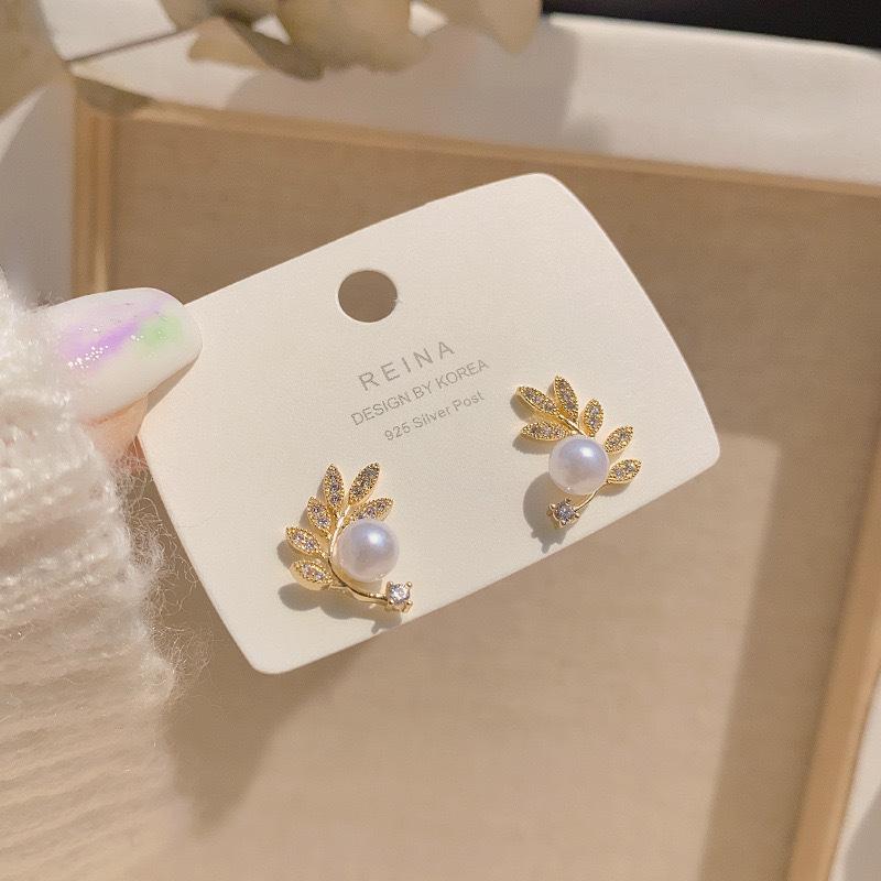 Leaf micro-inlaid pearl stud earrings women's new trendy small earrings fashion personality design temperament earrings
