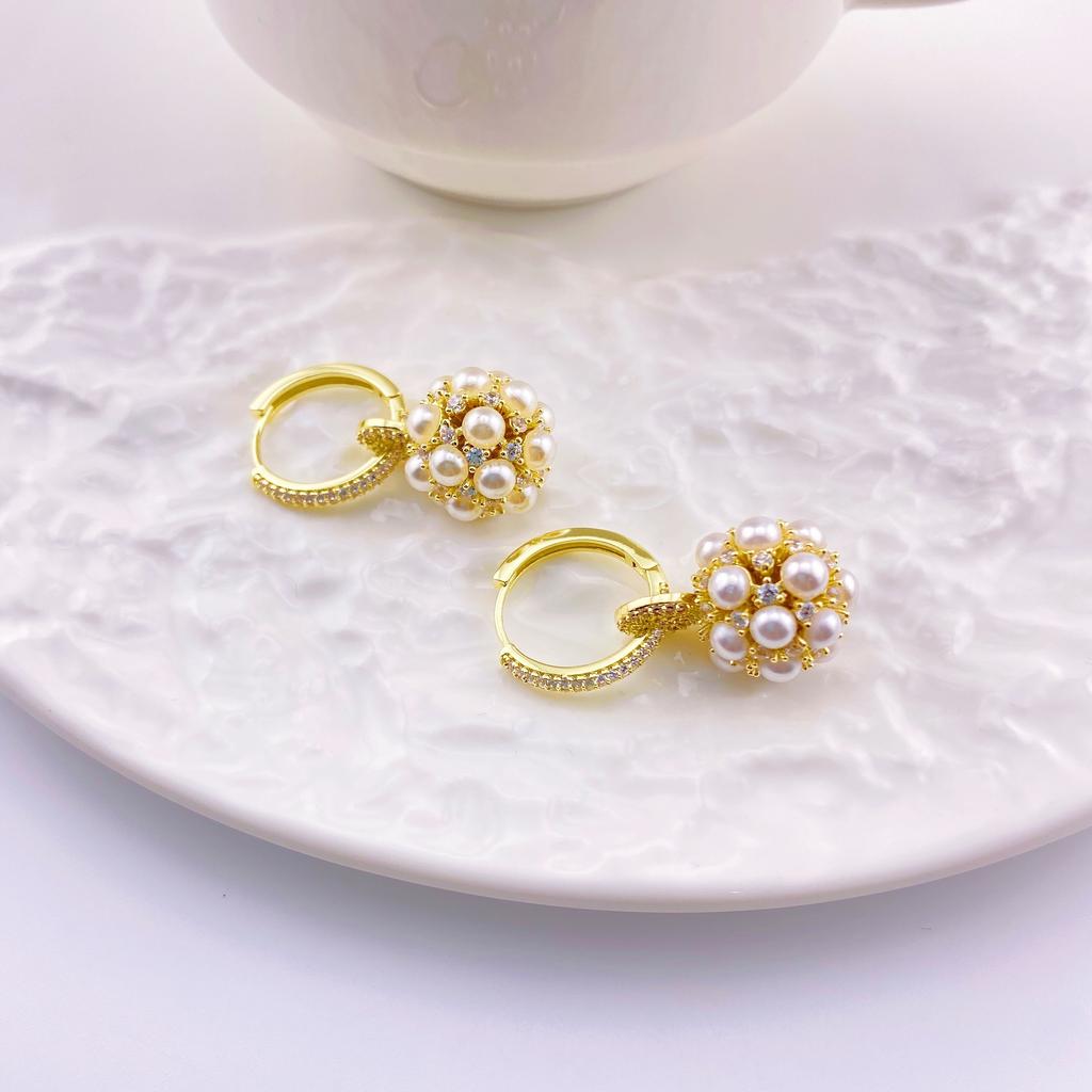 Sweet Temperament Pearl Hydrangea Circle Earrings Simple Earrings Micro-inlaid Zircon Fashion Versatile Earrings