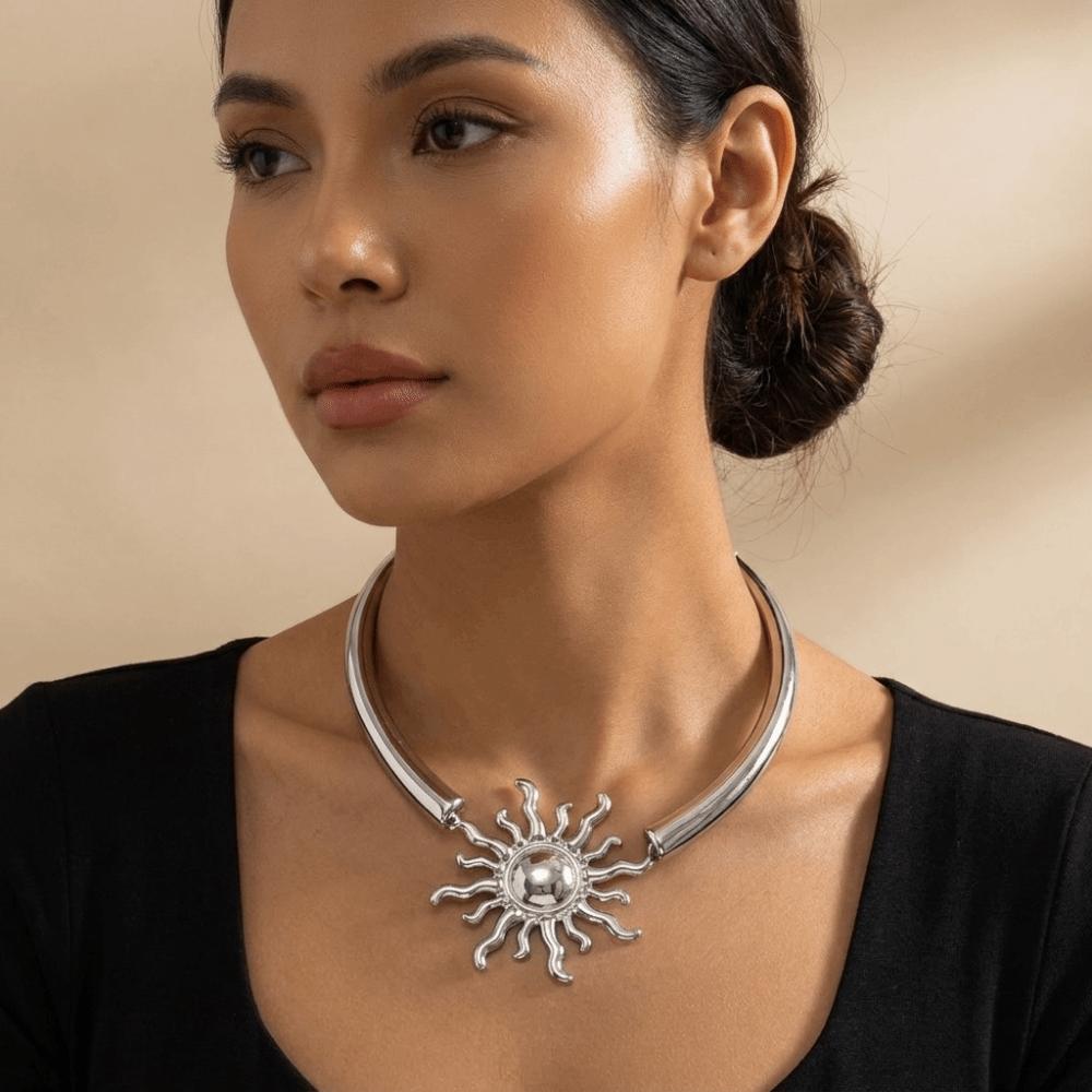 Exaggerated Sun Pendant Choker Minimalist Design Clavicle Chain Statement Collar Necklace  Gift
