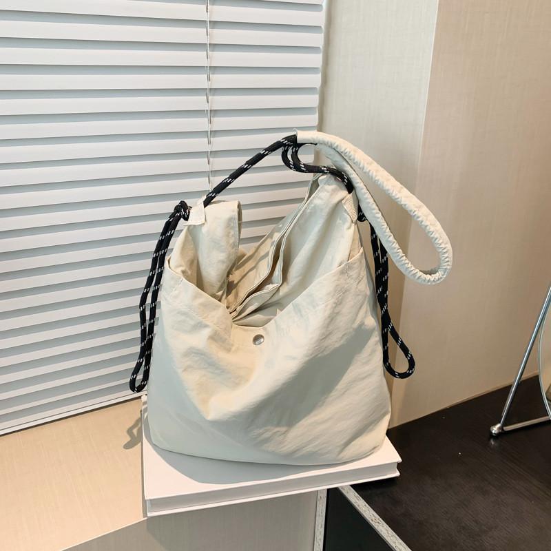 Trendy Large Capacity Canvas Tote Bag For Women With Stylish Street Fashion Design