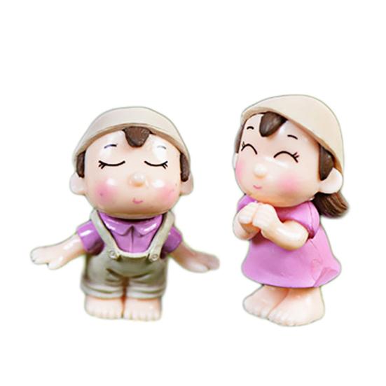 2Pcs Boy Girl Kids Couple Miniature Ornament Craft DIY Landscape Dollhouse Decor