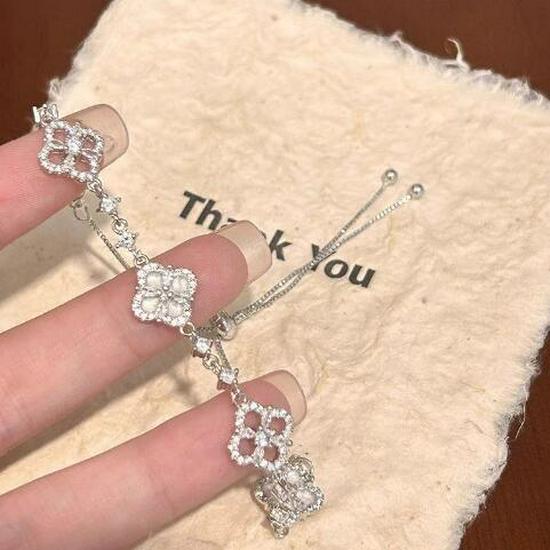 Элегантный регулируемый браслет-четырехлистник с цирконами для женщин – Легкая роскошь, трендовый дизайн 2025 Includes zircons