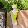 2 Pack Cute Climbing Frog Figurines Flower Pot Hugger Resin Hanging Frog Sculpture Outdoor Statue Plant Pot Decorations