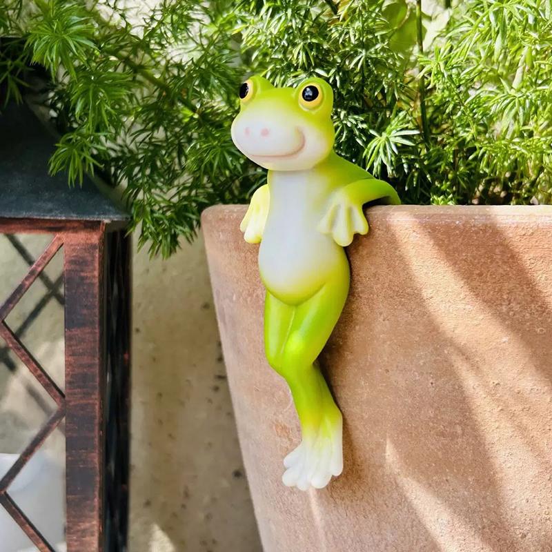 2 Pack Cute Climbing Frog Figurines Flower Pot Hugger Resin Hanging Frog Sculpture Outdoor Statue Plant Pot Decorations