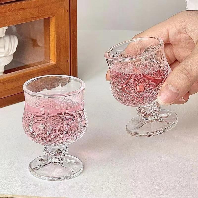 Copo de Vidro Gravado Vintage Mini Taça de Vinho de Fruta Elegante Taça de Vinho de Sobremesa com Haste Copo de Shot de Alto Valor
