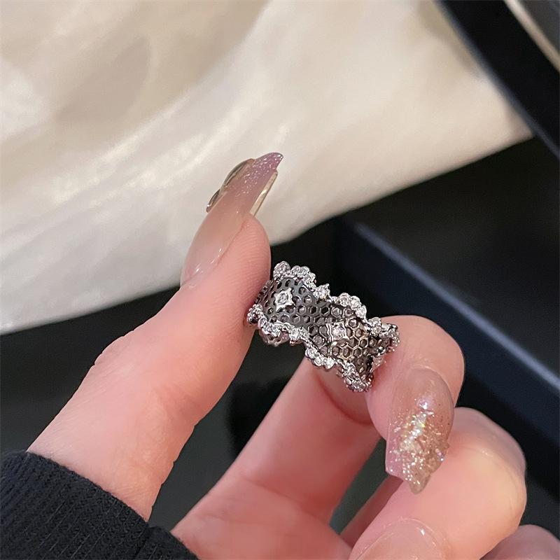Dark Fengchao Heavy Industry Light Luxury Advanced Sense Color Separation Open Ring Lace Edge Niche Design Sense Personality Ring Female