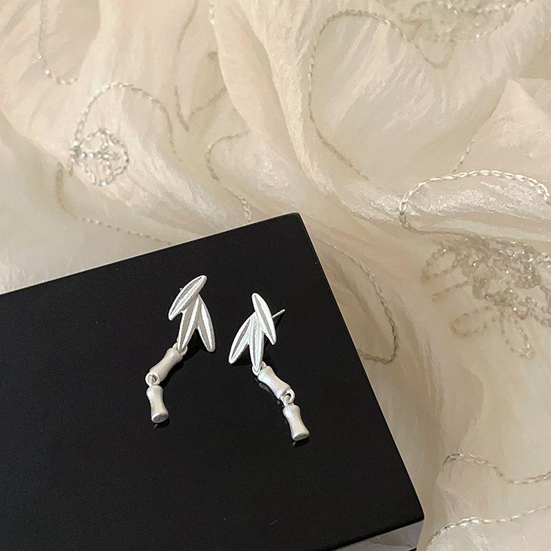New Chinese Design Sense Retro Matte Bamboo Metal Stud Earrings Women'S Light Luxury Elegant Fashion Versatile Earrings