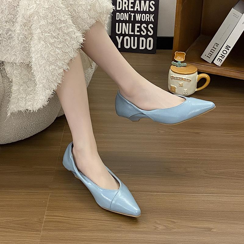 European Station Women's Shoes 2025 Spring New Oil Wax Leather Fashion Hollow Cat Heel Shoes Women's Pointed Comfortable Low Heel Single Shoes