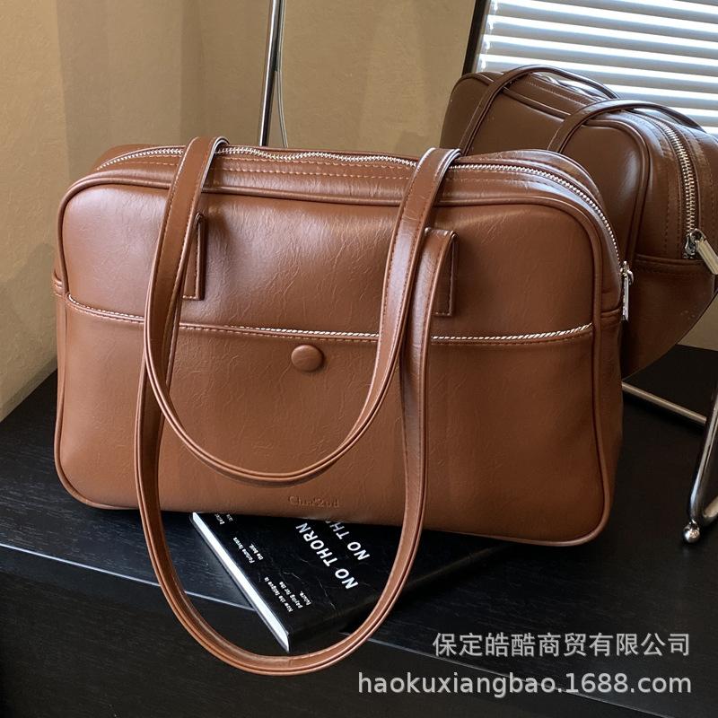 Large capacity bag women's autumn and winter 2025 new retro niche design shoulder underarm bag commuter tote bag