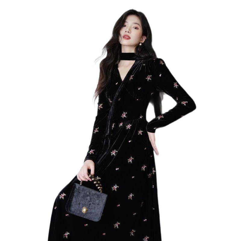 French Retro Black Velvet Dress: Exquisite Long Skirt, Autumn-Winter Socialite Style