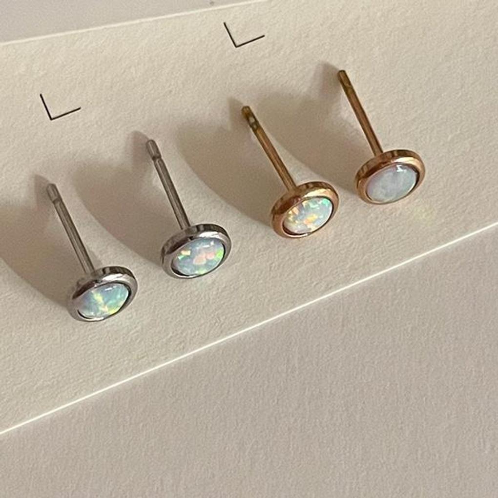 Women's Eternal Opal Round Piercing Earrings (2 Colors)