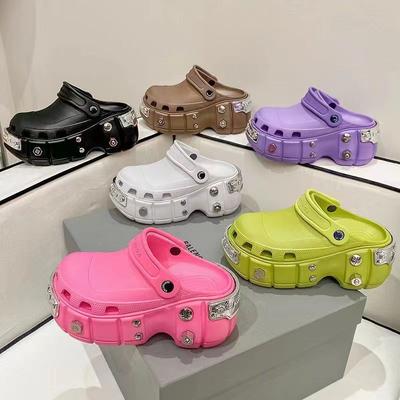 Paris Hole Shoes for Men and Women Couples with the Same New Fashion Versatile Thick-soled Non-slip Rivets Punk Bag Head Slippers Tide