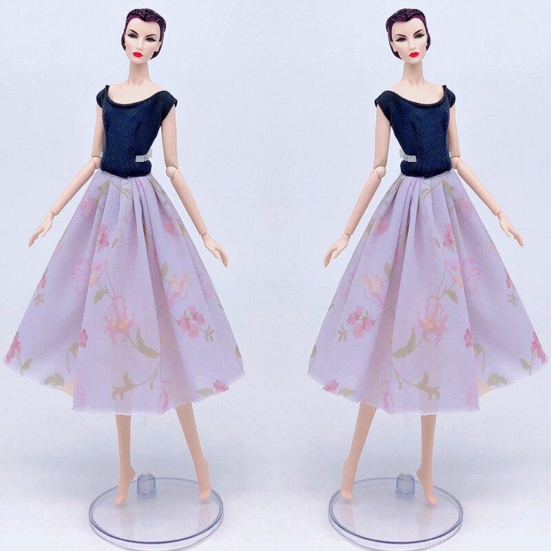 

Одежда для куклы топ и юбка фиолетовый/чёрный