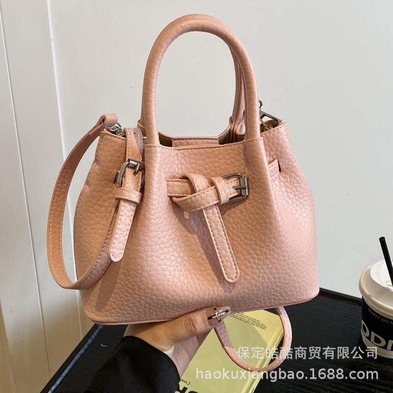 This Year's Popular Small Bag Women's Summer 2025 New Versatile Super Fire Messenger Bag Casual Portable Bucket Bag