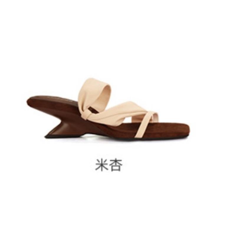 Sheepskin Version~ Thick-soled Square Head with Cool Slippers, Women Wear Retro Temperament with Skirts, Sandals, and Two Slippers.
