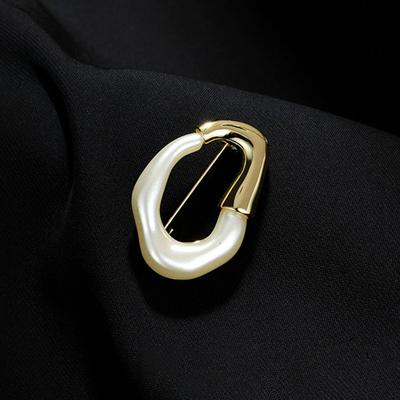 Simple, Fashionable, Personalized Temperament, Design Sense, Special-Shaped Brooch, Women'S High-End Exquisite Versatile Corsage Jacket, Cardigan Pin