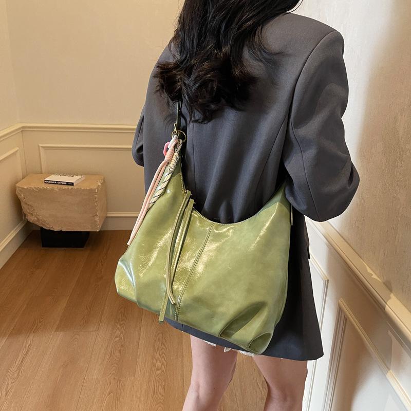 Casual large-capacity bag women's new spring and summer versatile messenger bag college student tote bag