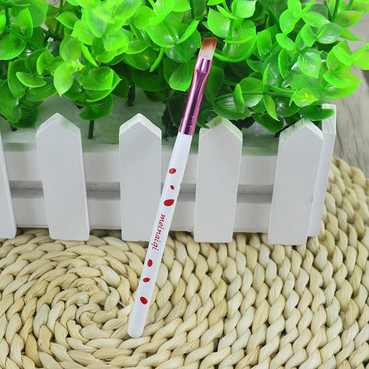 

Набор кистей для макияжа с одной деревянной ручкой: Включает кисти для теней, губ и бровей с мягким ворсом и индивидуальной упаковкой для начинающих.