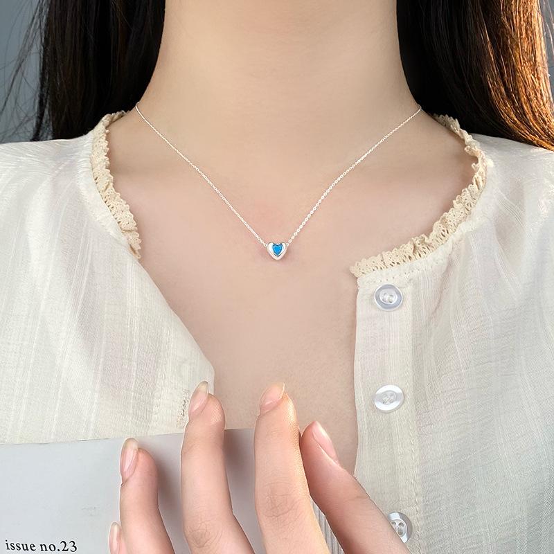 Personalized Colored Stone Love Necklace for Women's Inn Style Sweet Cool Style Versatile Fashion Collar Chain