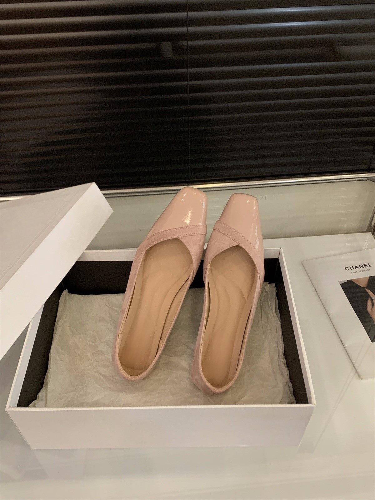 

Coarse heel French red evening shoes single shoes women s shoes 2025 spring and autumn suede splicing square head black commuter shoes 40