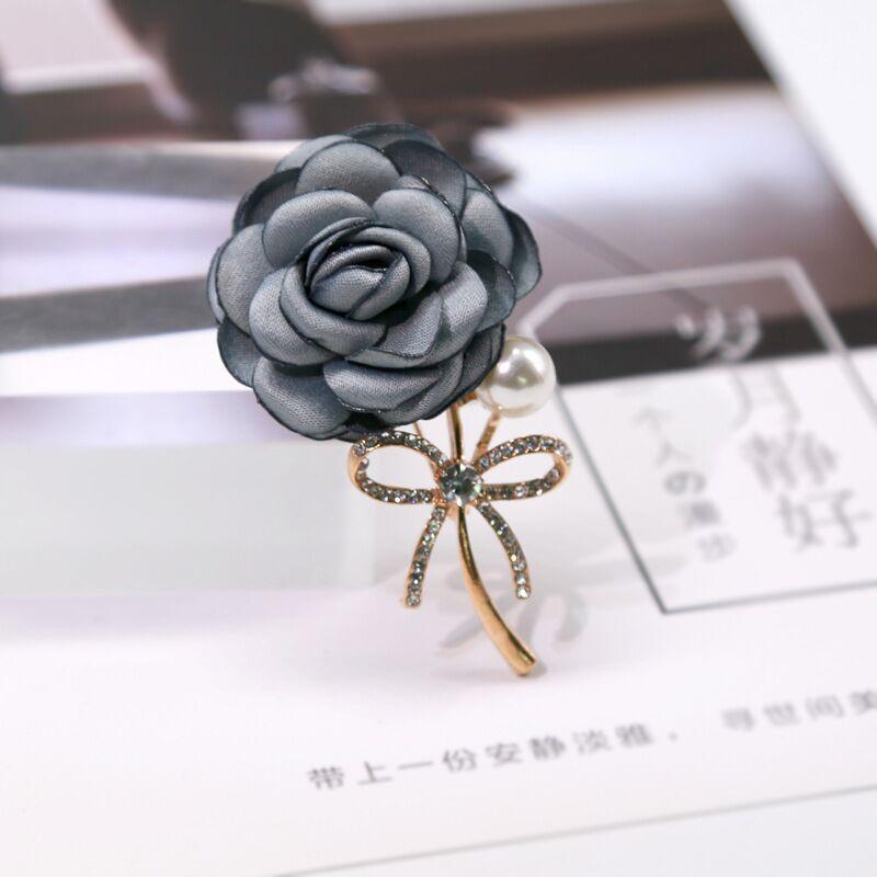 Koreansk Stil Dame Blomst Diamant Brosje Perle Rose Mote Kåpe Brosje Nål Personlighet Alt-match Tilbehør