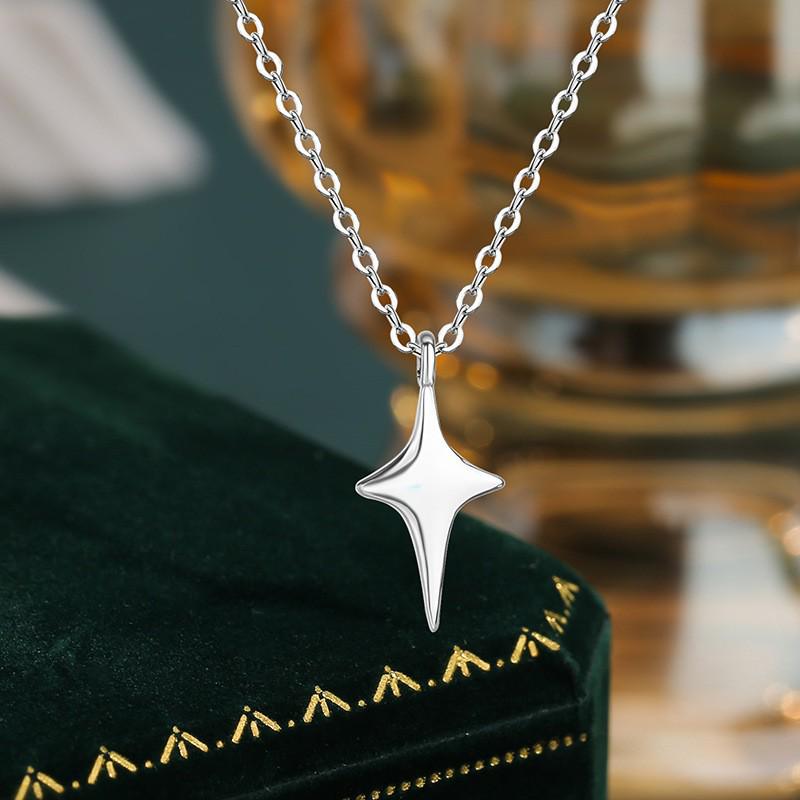 Starlight Necklace: Elegant Japanese Korean Starburst Choker with Minimalist Design for Women.